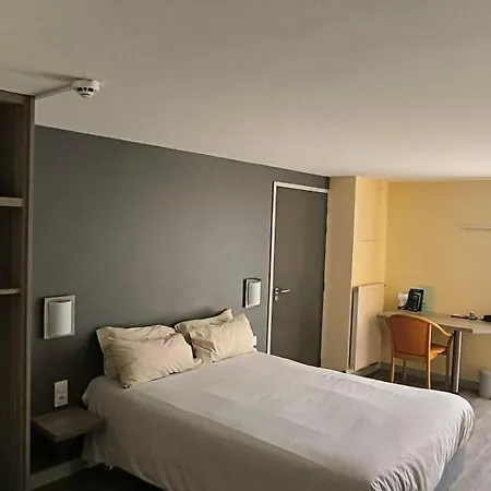 La Porte Angevine 2*