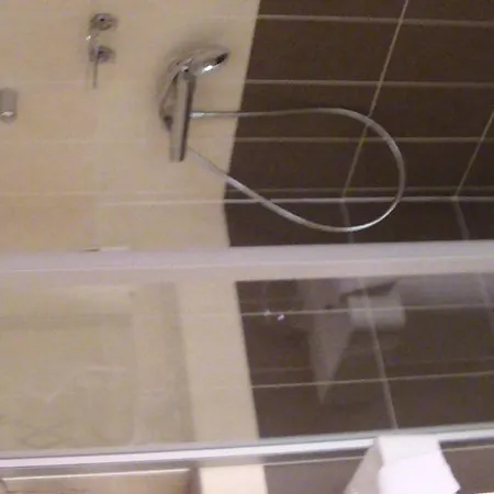מלון La Porte Angevine 2*